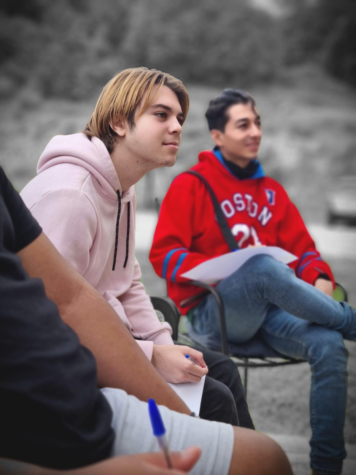 Chicos en campus plastic