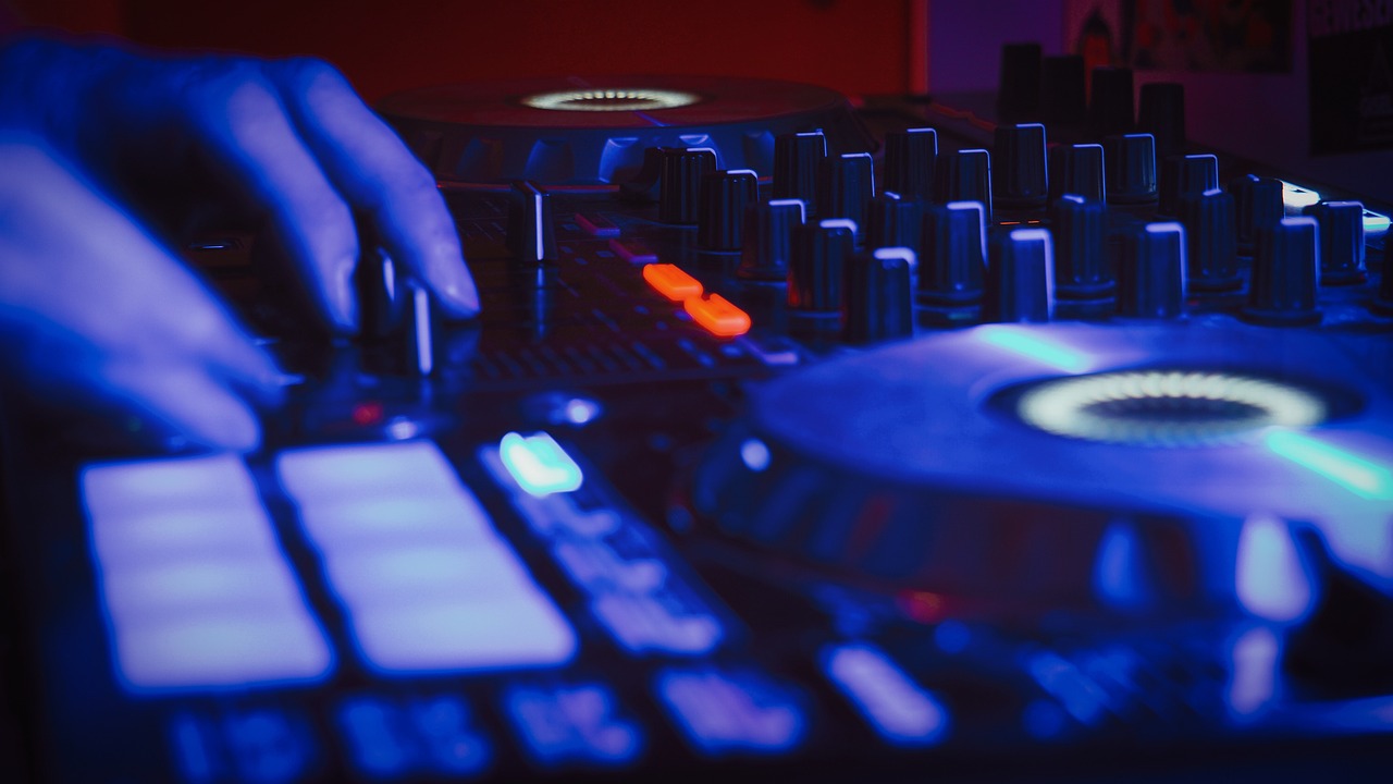 Cómo elegir el mejor controlador DJ